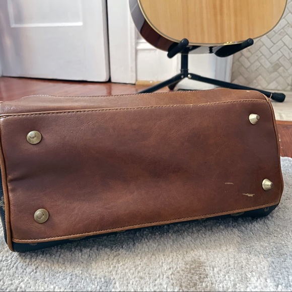 Logo Monogram Crossbody Designer - Picture 12 of 12